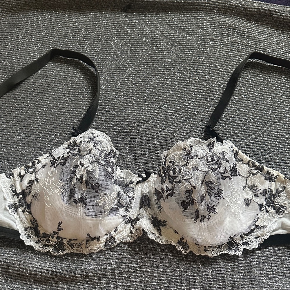Victoria's Secret Black and White Floral Lace Bra